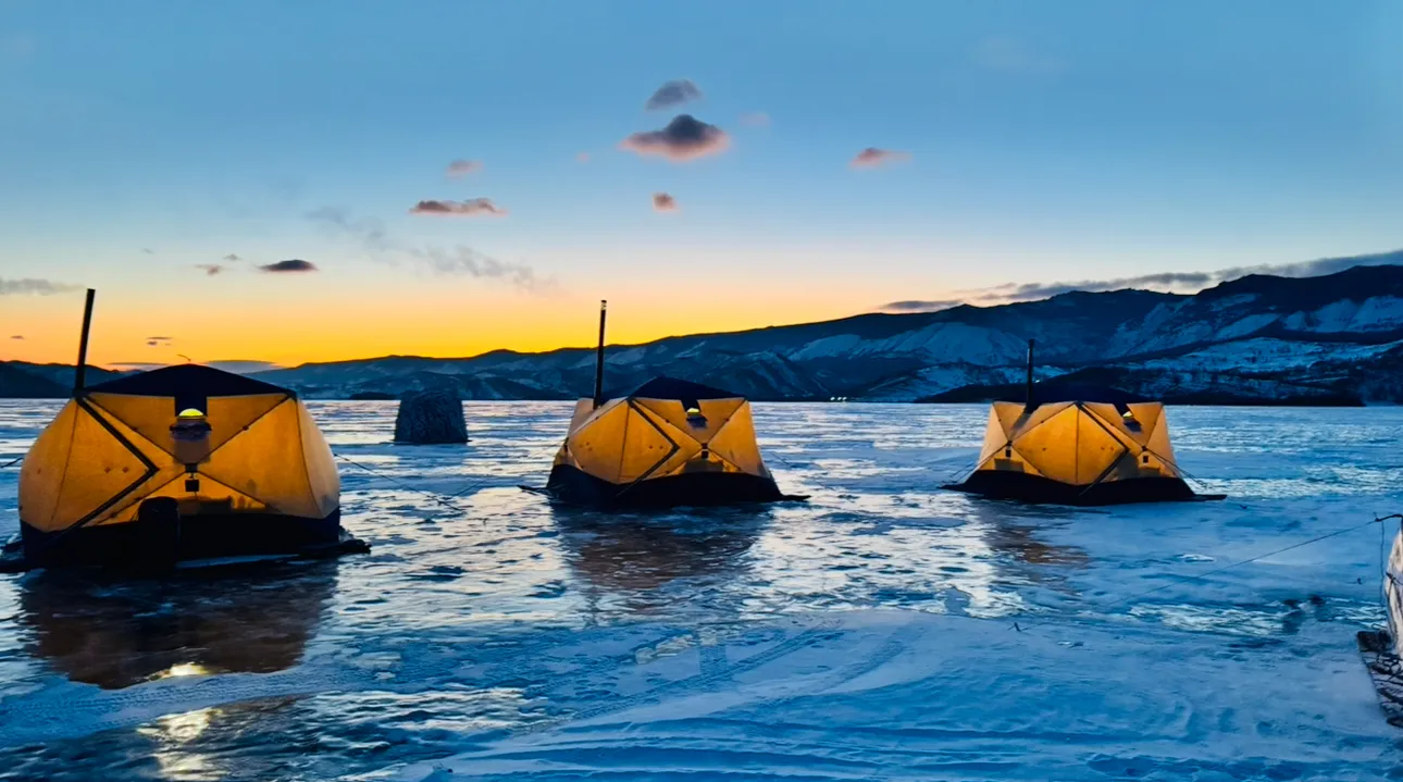 Ужин на льду Байкала