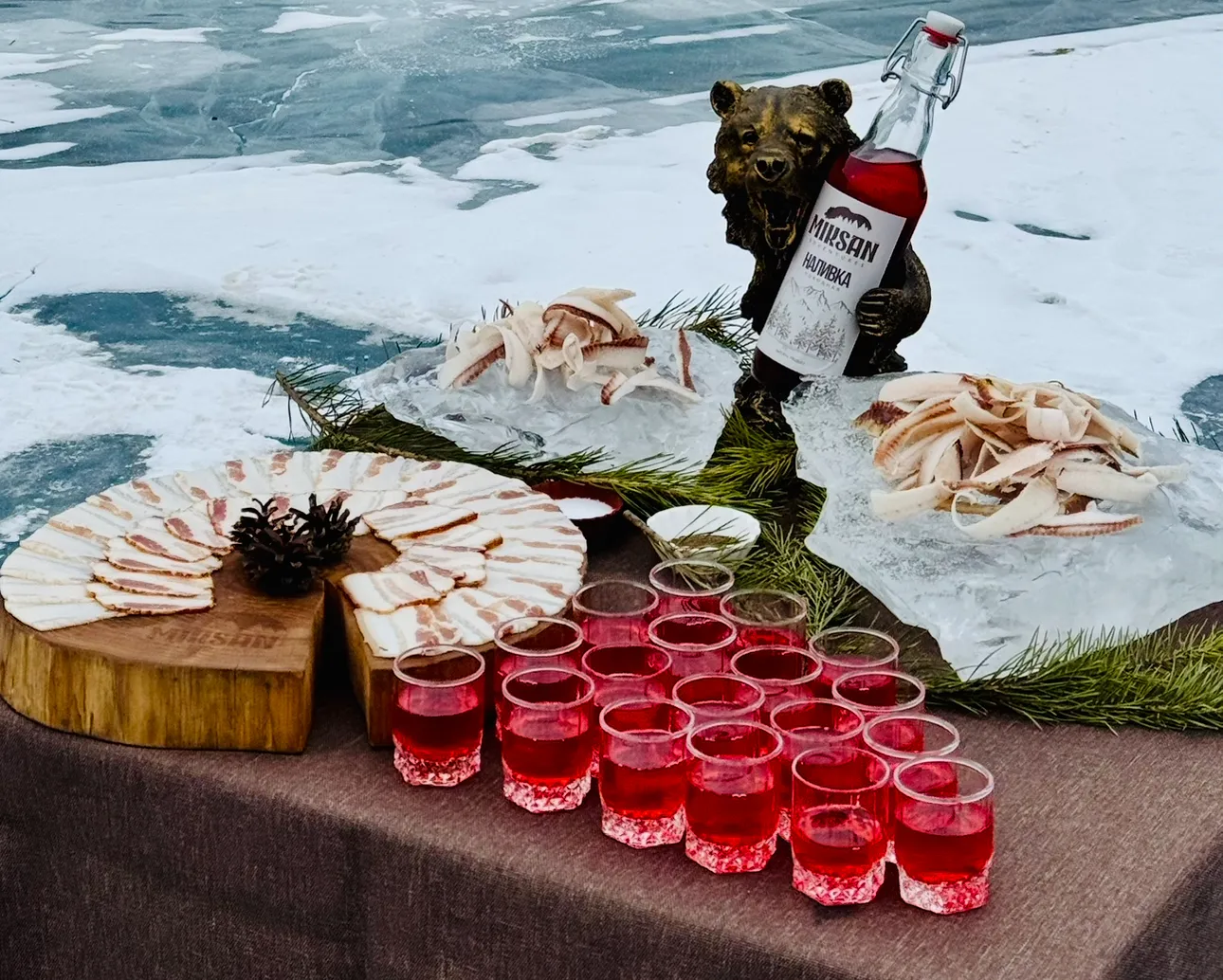 Ужин на льду Байкала