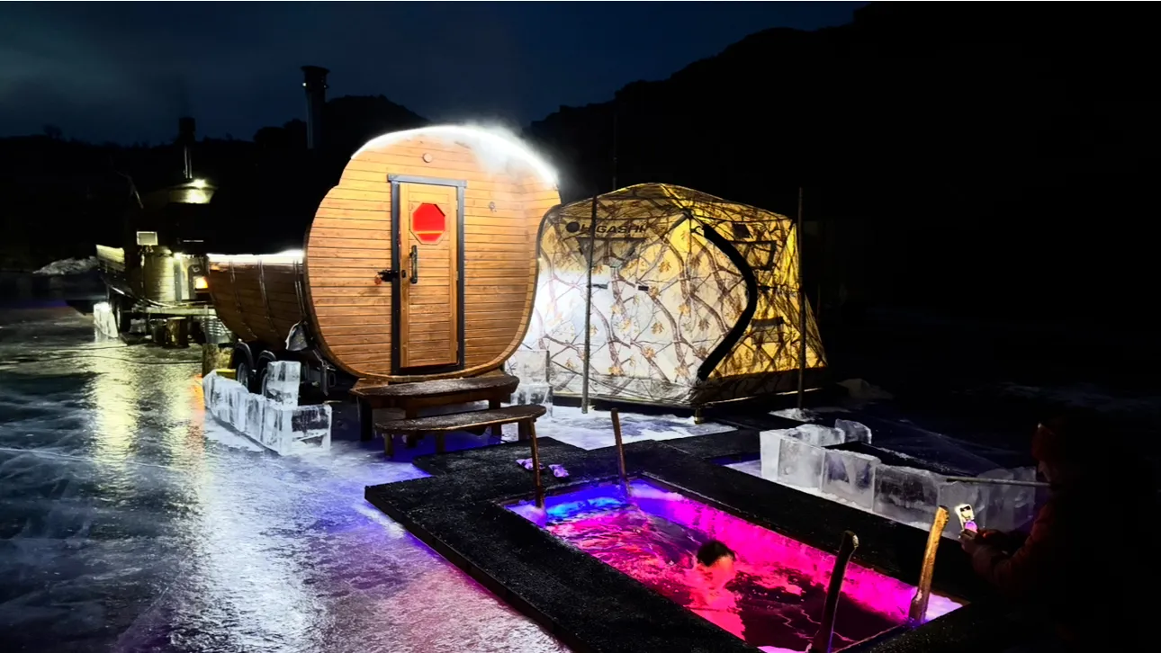 Ужин на льду Байкала