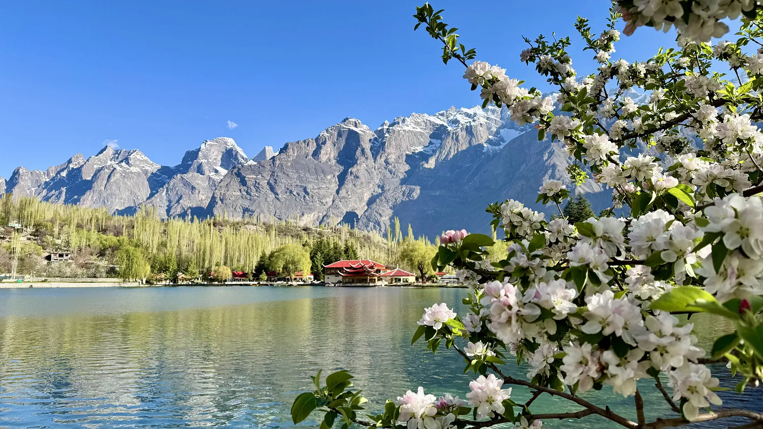 Путешествие в Пакистан.    Пакистан - это нестандартное, но очень яркое направление для тех, кто ищет аутентичность, природу без толп туристов и настоящее гостеприимство. 