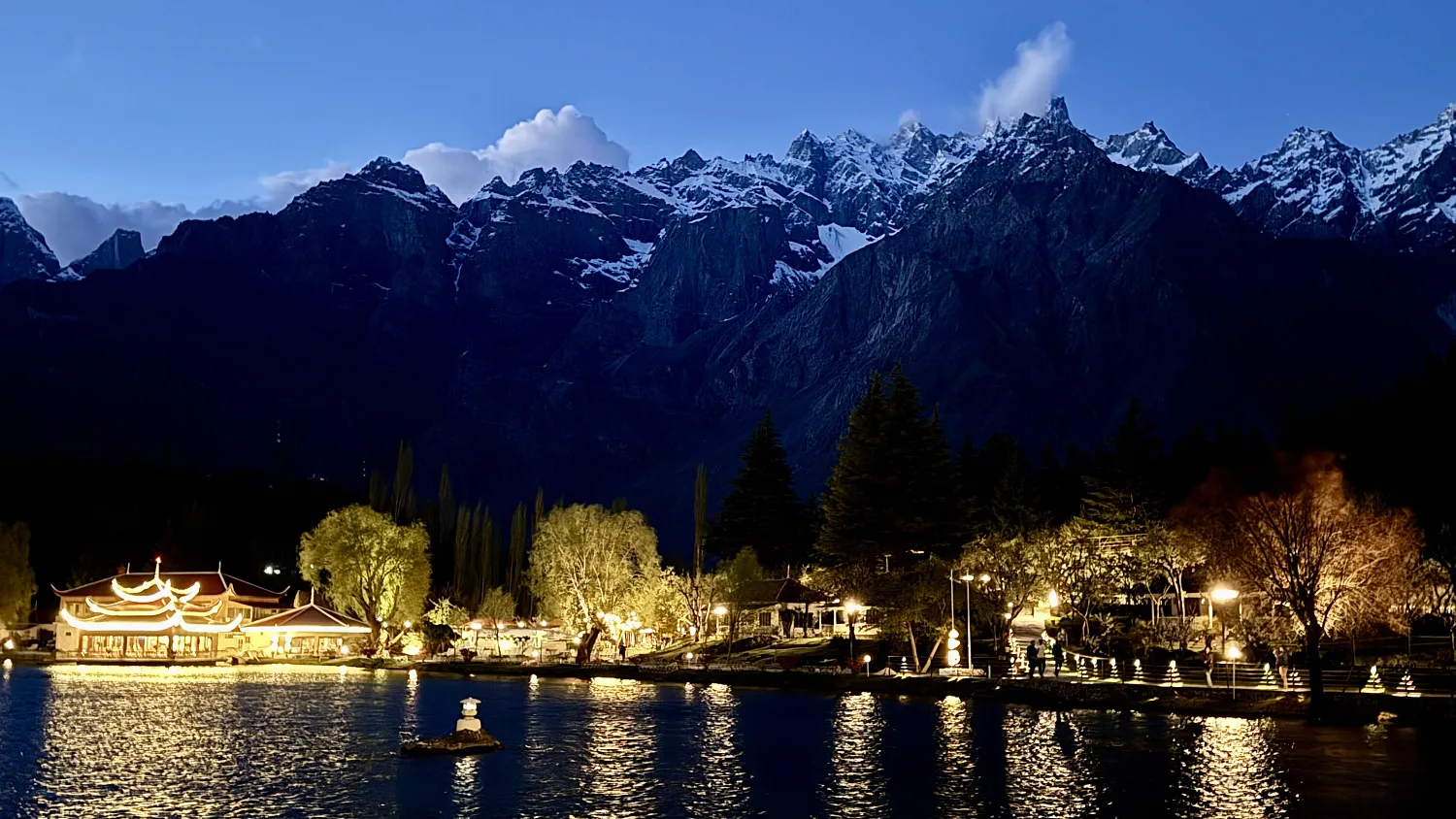 Путешествие в Пакистан.    Пакистан - это нестандартное, но очень яркое направление для тех, кто ищет аутентичность, природу без толп туристов и настоящее гостеприимство. 