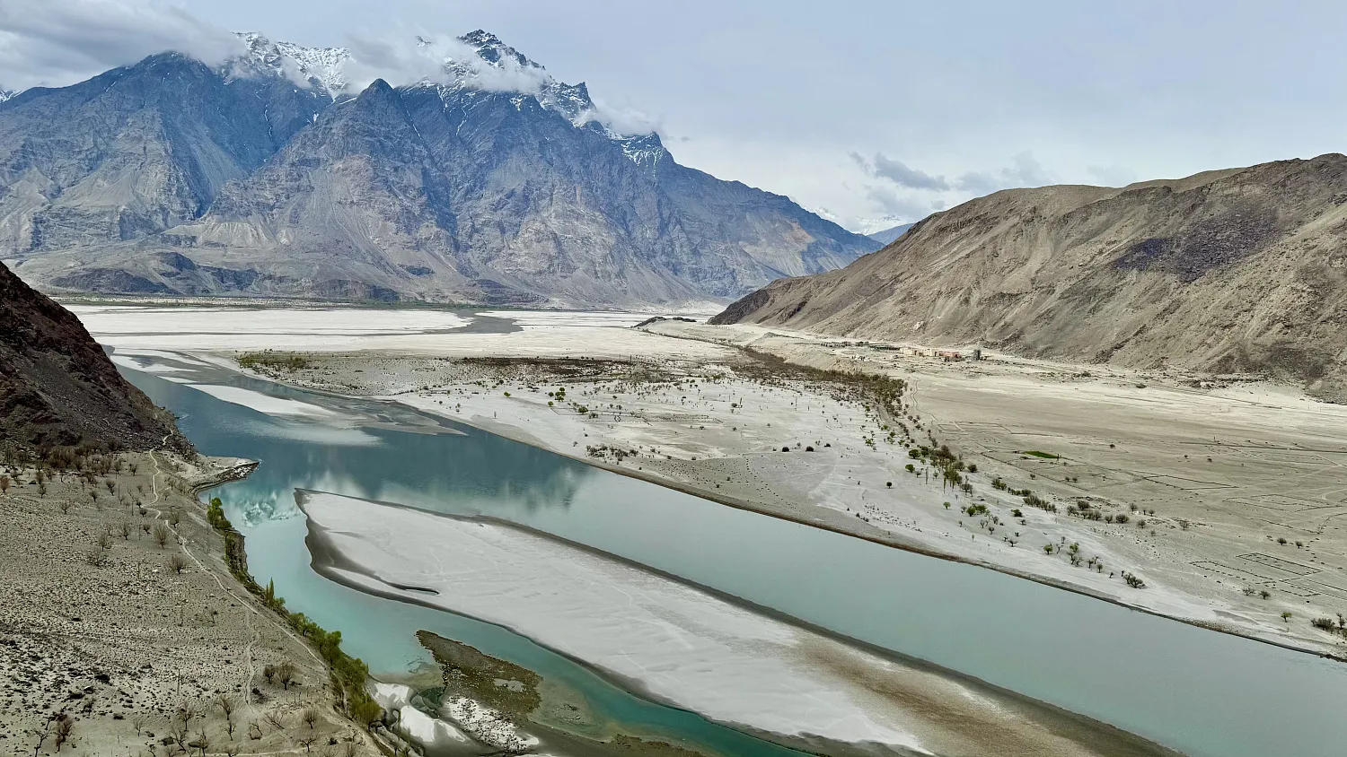 Путешествие в Пакистан.    Пакистан - это нестандартное, но очень яркое направление для тех, кто ищет аутентичность, природу без толп туристов и настоящее гостеприимство. 