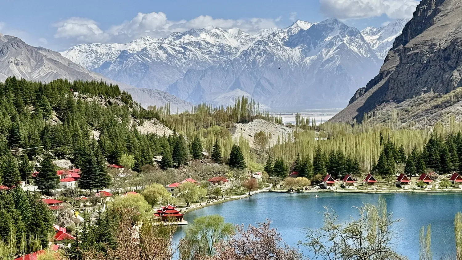 Путешествие в Пакистан.    Пакистан - это нестандартное, но очень яркое направление для тех, кто ищет аутентичность, природу без толп туристов и настоящее гостеприимство. 