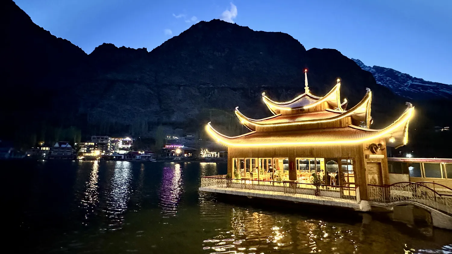 Путешествие в Пакистан.    Пакистан - это нестандартное, но очень яркое направление для тех, кто ищет аутентичность, природу без толп туристов и настоящее гостеприимство. 