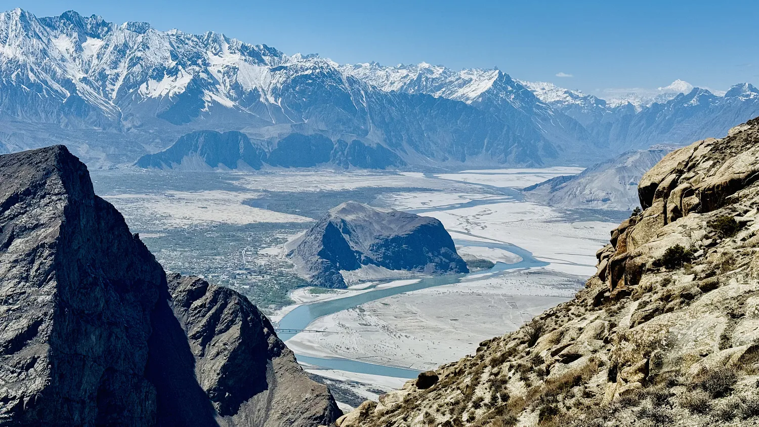 Путешествие в Пакистан.    Пакистан - это нестандартное, но очень яркое направление для тех, кто ищет аутентичность, природу без толп туристов и настоящее гостеприимство. 