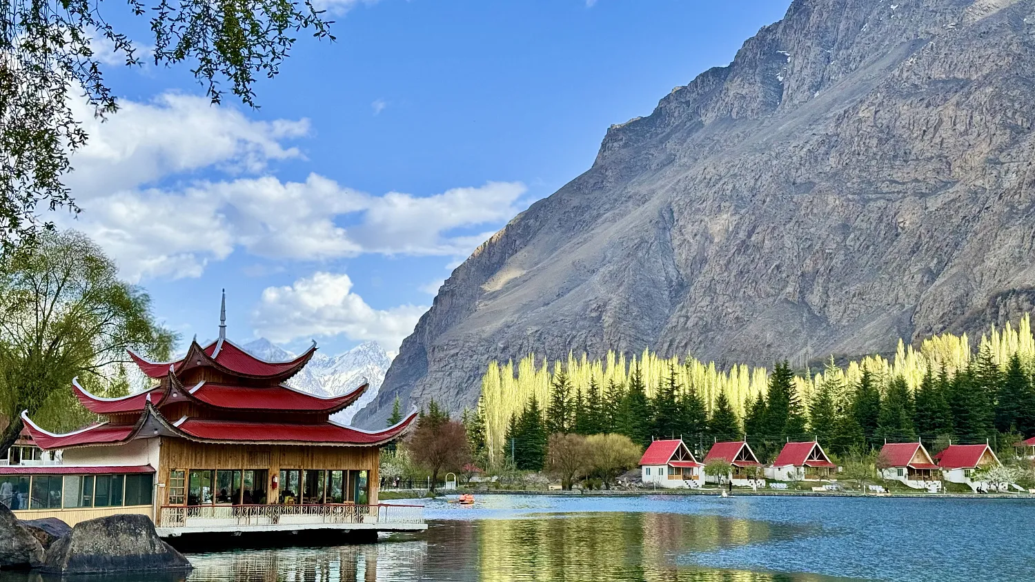 Путешествие в Пакистан.    Пакистан - это нестандартное, но очень яркое направление для тех, кто ищет аутентичность, природу без толп туристов и настоящее гостеприимство. 