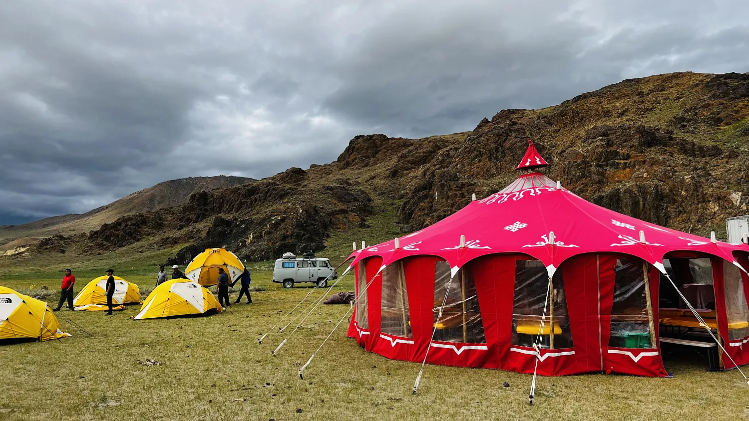 Кейс компании MIKSAN ADVENTURES «Роскошь на краю света»  Рассказываем, как мы создали 5-звездочный уровень в монгольской степи, как организовали логистику стоимостью в миллионы, или Мастер-класс по организации невозможного